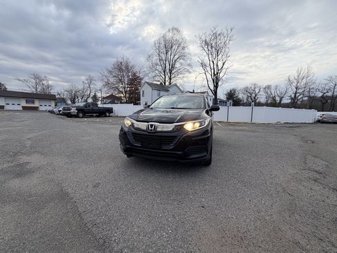 Used 2019 Honda HR-V LX image 2