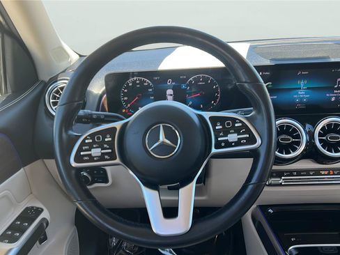 Used 2022 Mercedes-Benz GLB 250 image 11