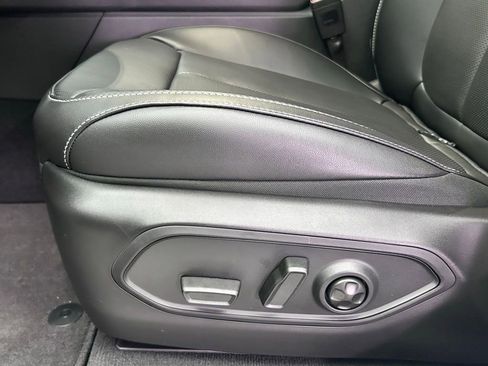 New 2025 Jeep Grand Cherokee Limited w/ Luxury Tech Group II image 16