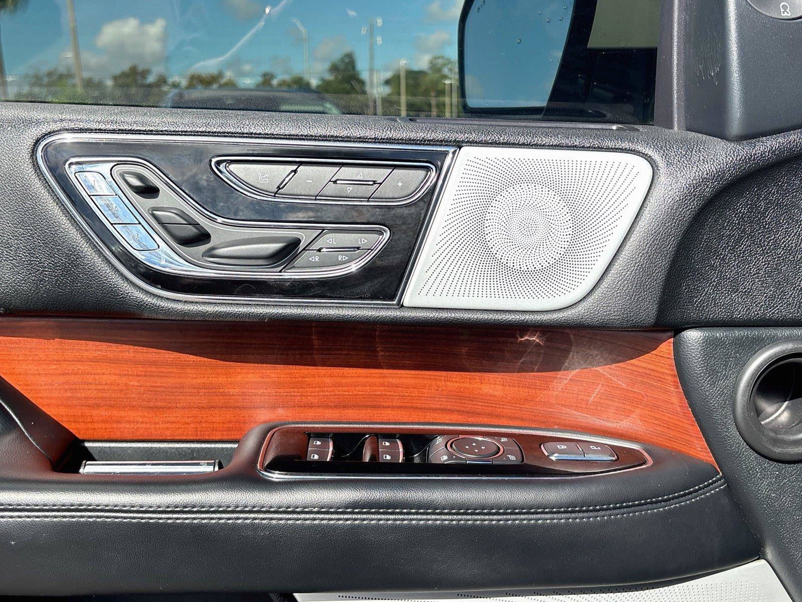 Used 2021 Lincoln Navigator L Reserve AWD/4WD image 18