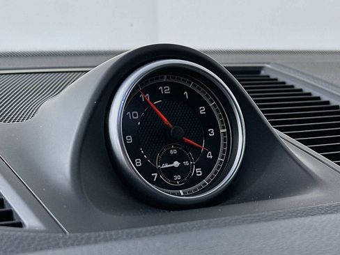 Certified 2020 Porsche Macan image 16