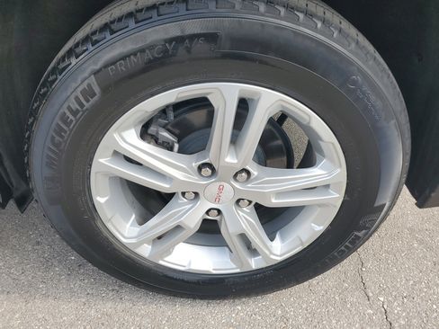 Used 2024 GMC Terrain SLE FWD image 28