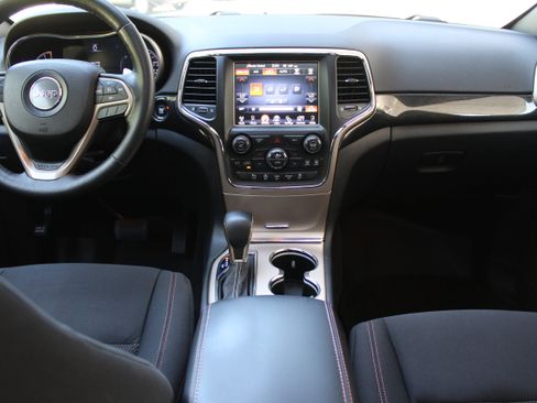 Used 2016 Jeep Grand Cherokee Laredo 75th Anniversary image 24