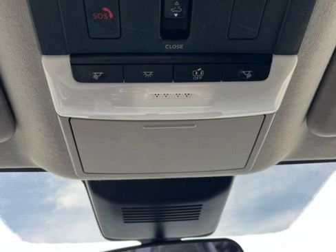 Used 2022 Nissan Sentra SR w/ SR Premium Package FWD image 50