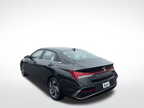 Used 2025 Hyundai Elantra Limited FWD image 3