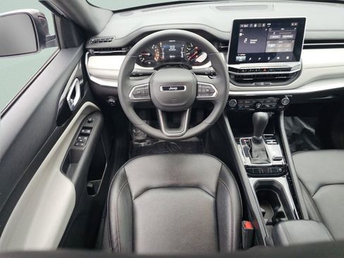 Used 2024 Jeep Compass Limited image 4