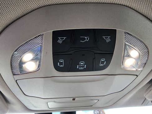 Used 2021 Chrysler Pacifica Touring-L image 20