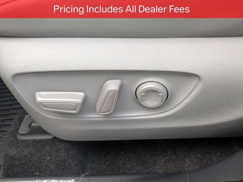 Used 2026 Toyota Highlander Limited AWD/4WD image 22