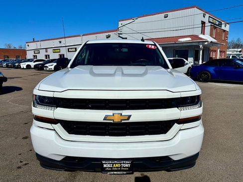 Used 2018 Chevrolet Silverado 1500 Custom w/ Custom Value Package image 2