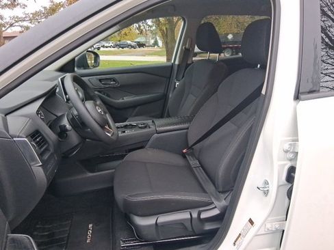 Used 2024 Nissan Rogue S image 10