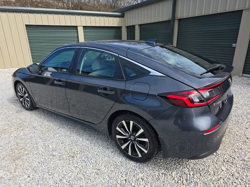 Used 2024 Honda Civic EX-L image 3