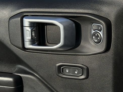 Used 2021 Jeep Gladiator Rubicon AWD/4WD image 17