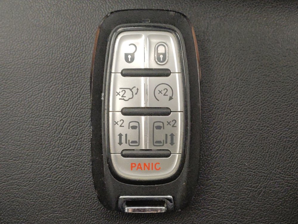 Used 2024 Chrysler Pacifica Limited FWD image 32