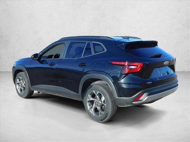 Used 2025 Chevrolet Trax LT FWD image 7