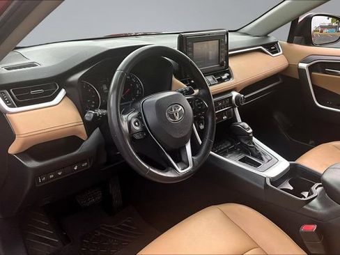 Used 2019 Toyota RAV4 XLE Premium w/ Cold Weather Package FWD image 17