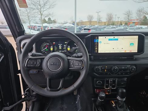 Used 2024 Jeep Wrangler Willys image 12