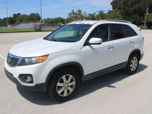 Used 2012 Kia Sorento LX w/ Convenience Pkg FWD image 6