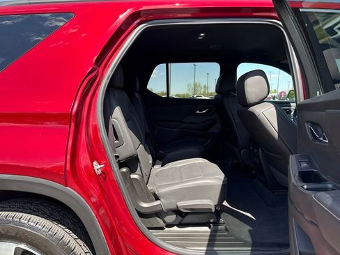 Used 2023 Chevrolet Traverse LT w/ LT Premium Package AWD/4WD image 12
