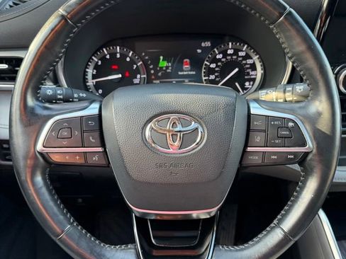 Used 2021 Toyota Highlander Limited AWD/4WD image 17