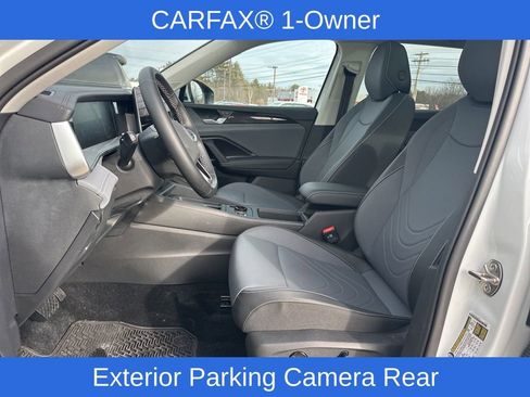 Used 2025 Volkswagen Tiguan SE w/ Panoramic Sunroof Package image 13