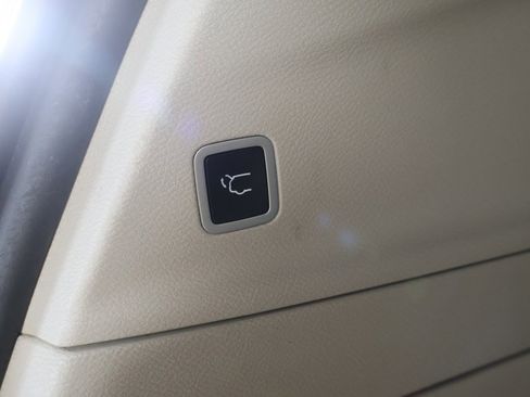 Used 2020 Chrysler Pacifica Touring-L image 19