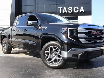 New 2025 GMC Sierra 1500 SLE w/ Preferred Package