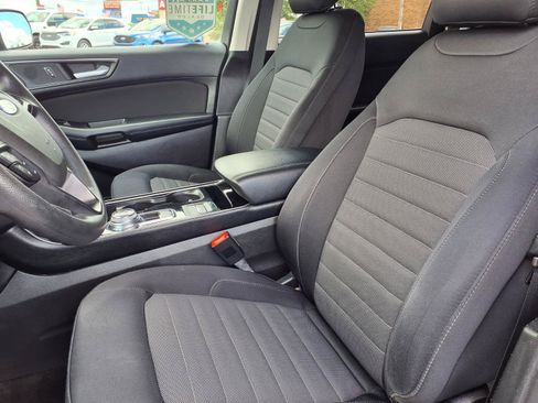 Used 2019 Ford Edge SE FWD image 3