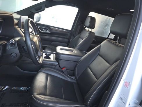 Used 2023 Chevrolet Suburban Premier image 27