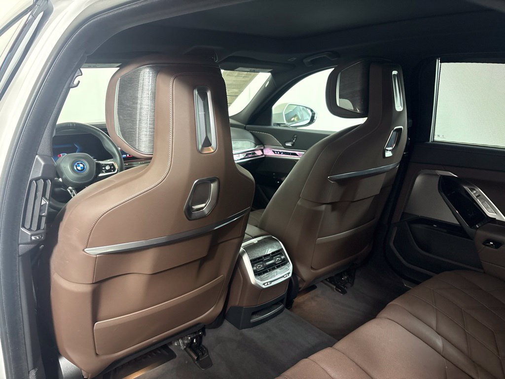 Certified 2024 BMW i7 eDrive50 w/ M Sport Package RWD image 30