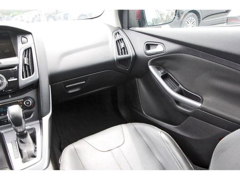 Used 2014 Ford Focus Titanium w/ Cargo Management Package FWD image 13