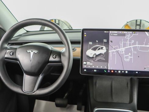 Used 2023 Tesla Model Y Long Range image 16