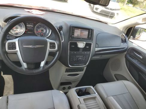 Used 2013 Chrysler Town & Country Touring-L w/ Premium Group FWD image 11