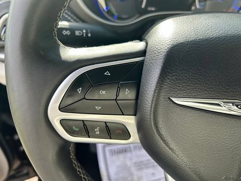 Used 2024 Chrysler Pacifica Limited FWD image 15