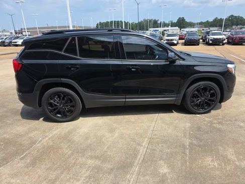 Used 2021 GMC Terrain SLE w/ Driver Convenience Package FWD image 7