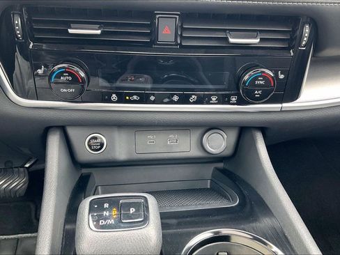 Used 2022 Nissan Rogue SV w/ SV Premium Package image 35