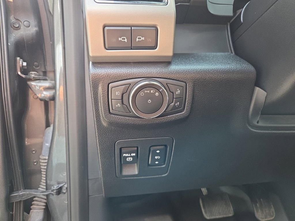 Used 2018 Ford F150 Lariat w/ Equipment Group 502A Luxury AWD/4WD image 15