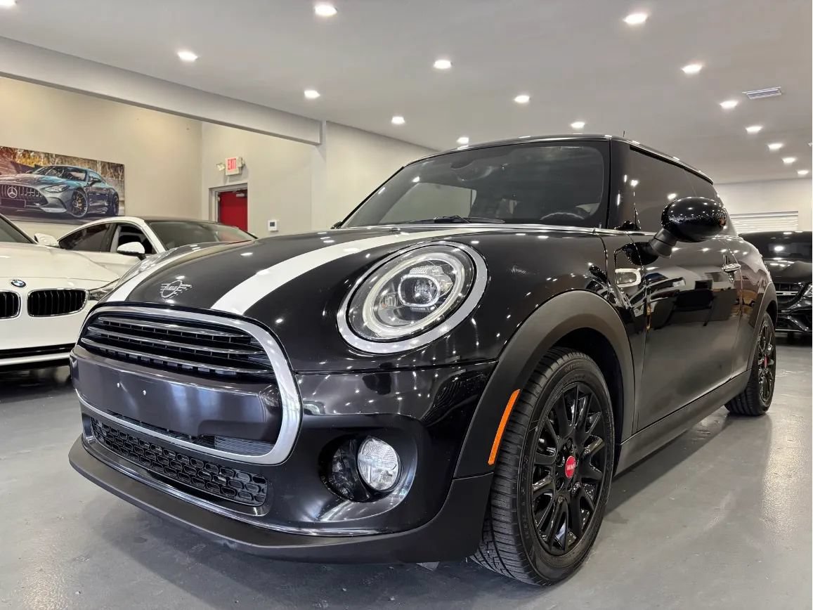 Used 2019 MINI Cooper 2-Door Hardtop w/ Premium Package FWD image 3