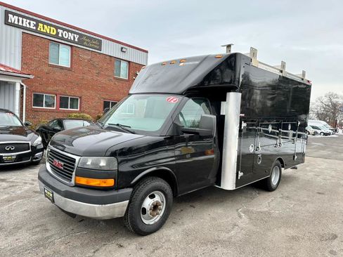 Used 2012 GMC Savana 3500 RWD image 1