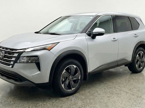 Used 2025 Nissan Rogue SV FWD image 3