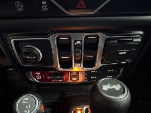 Used 2025 Jeep Wrangler Unlimited Rubicon image 14