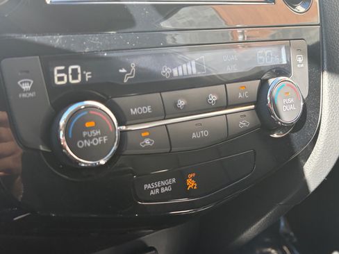 Used 2016 Nissan Rogue SL FWD image 24