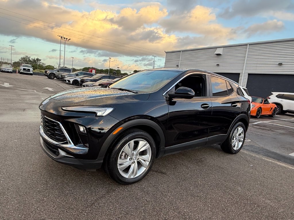 Used 2024 Buick Encore GX Preferred FWD image 3