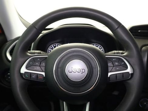 Used 2018 Jeep Renegade Latitude image 16