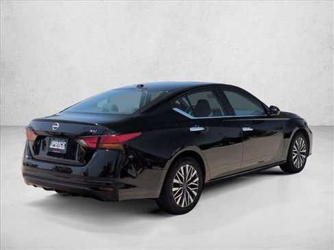 Used 2024 Nissan Altima 2.5 SV FWD image 5