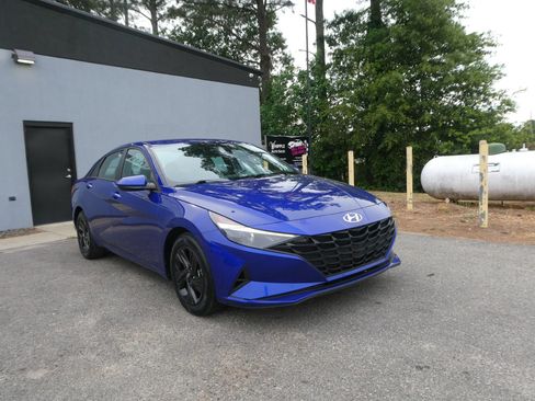 Used 2023 Hyundai Elantra SEL FWD image 3