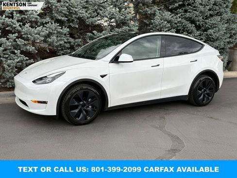 Used 2024 Tesla Model Y Long Range AWD/4WD image 1
