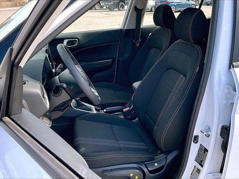 New 2025 Hyundai Venue SEL image 9
