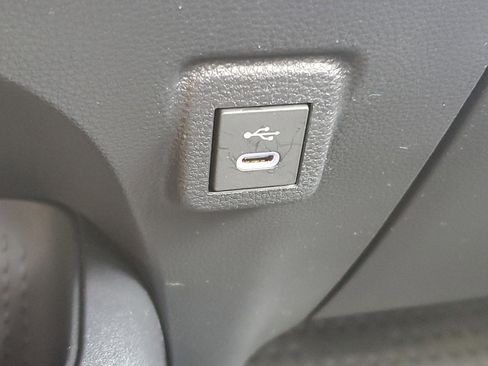 Used 2025 Toyota Corolla LE image 31