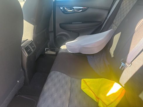 Used 2022 Nissan Rogue Sport SV image 15