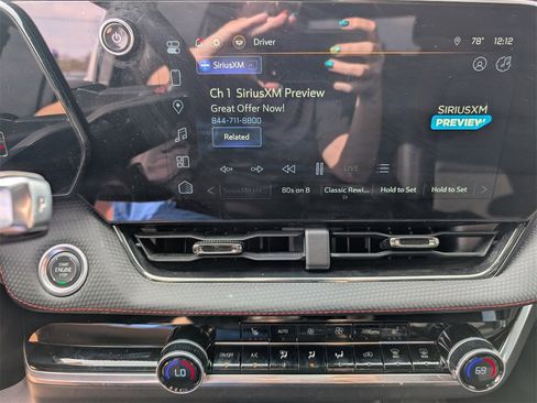 Used 2025 Chevrolet Equinox RS image 13